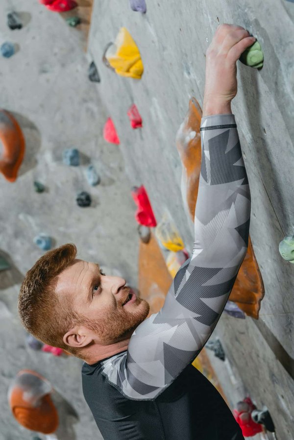 How Can Sport Climbers Utilize Isometric Holds to Build Grip Strength?